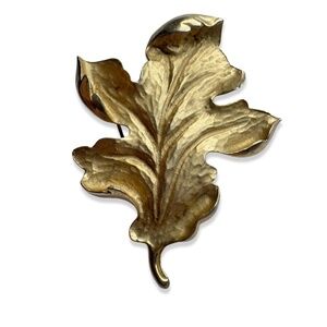 Signed Vintage Coro Gold Tone Leaf Pin Brooch Classic